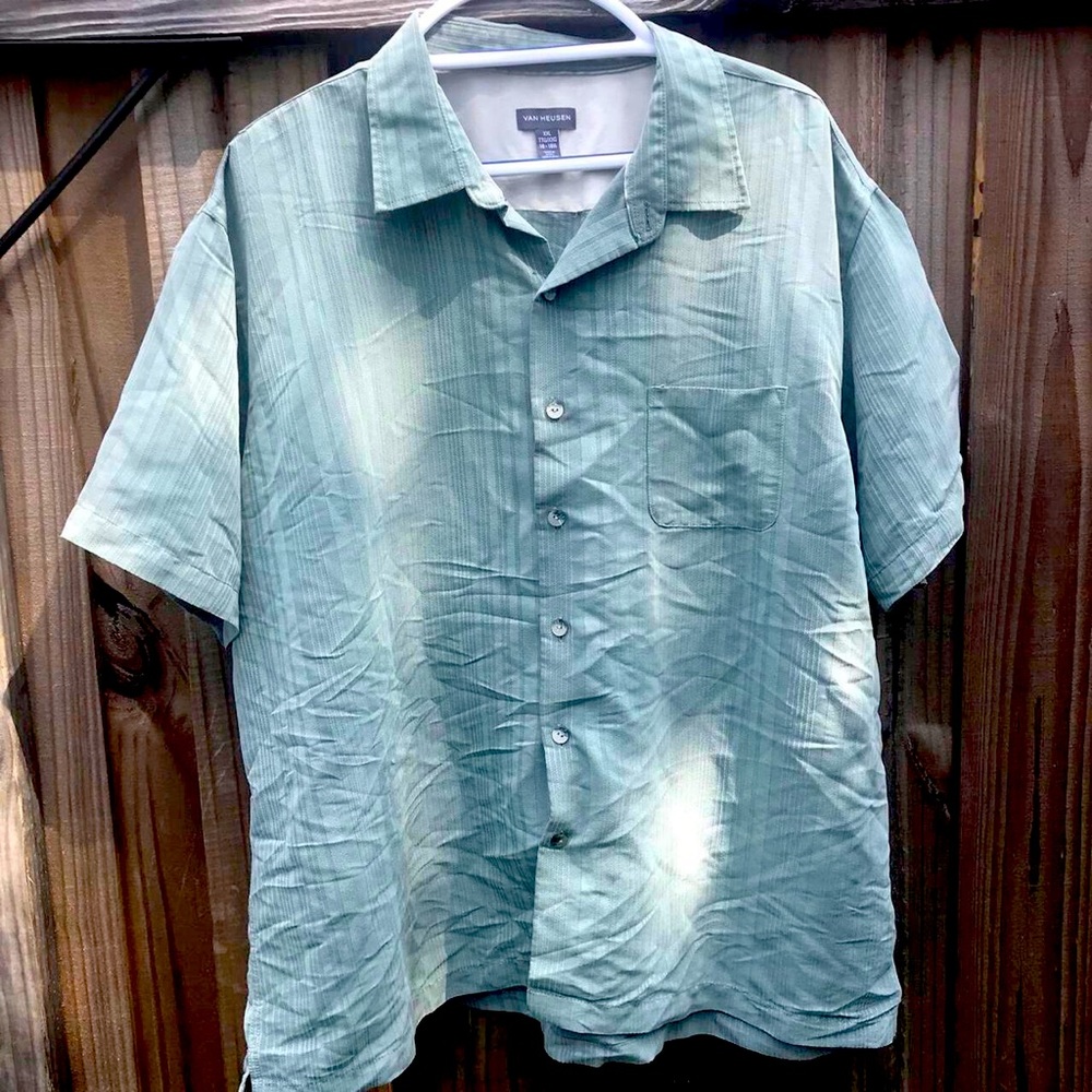 Camp, leisure style button up.